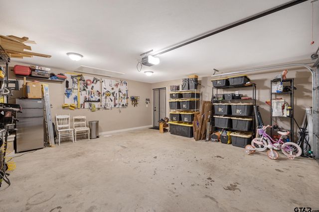 16030 Crossing Circle, Lindale, TX 75771