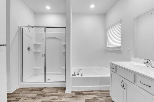 475 LILLY DR, Oakland, TN 38060