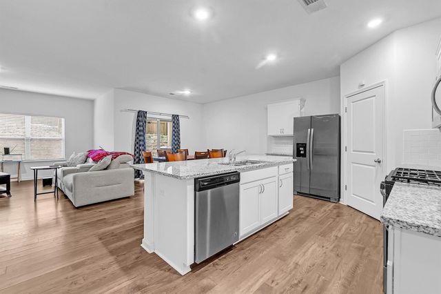 475 LILLY DR, Oakland, TN 38060