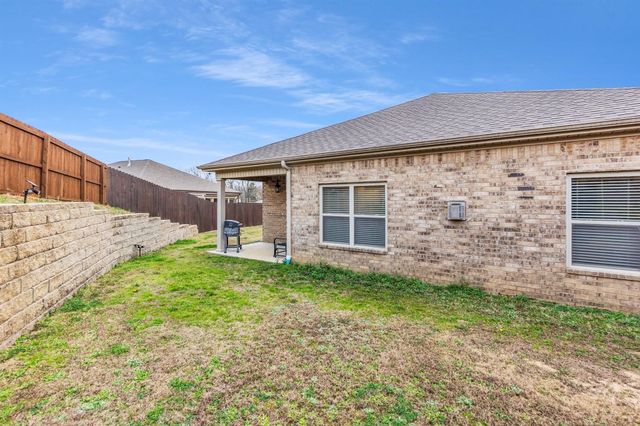 475 LILLY DR, Oakland, TN 38060