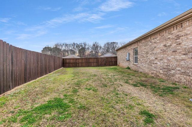 475 LILLY DR, Oakland, TN 38060