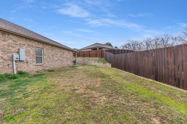 475 LILLY DR, Oakland, TN 38060