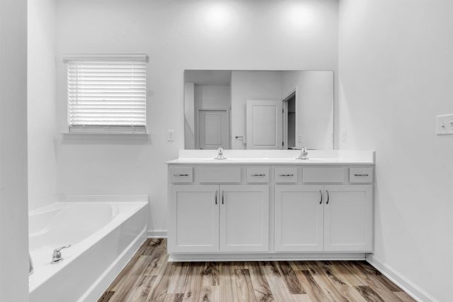 475 LILLY DR, Oakland, TN 38060