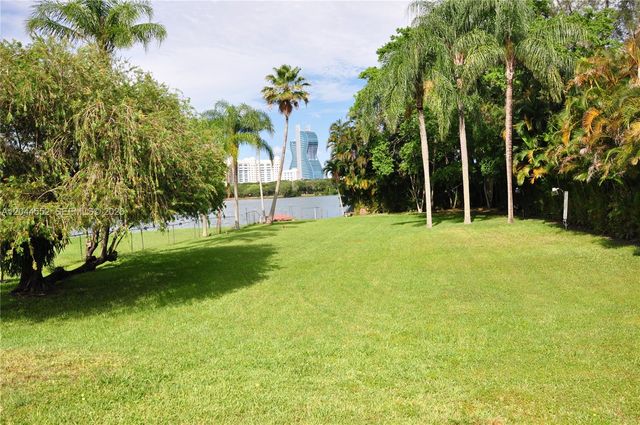 5630 SW 55th Avenue, Davie, FL 33314
