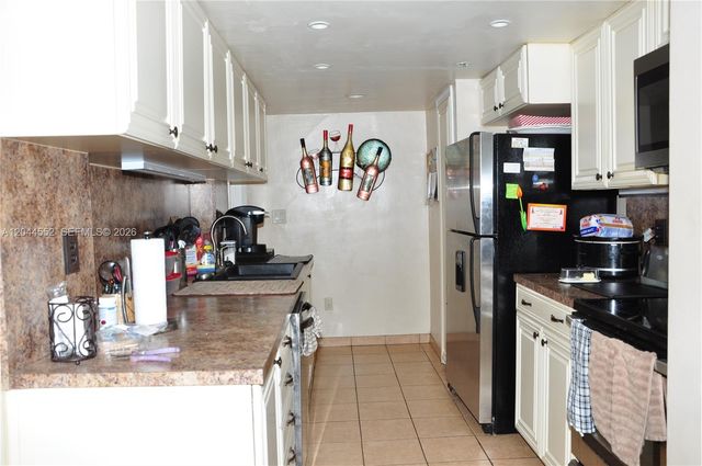 5630 SW 55th Avenue, Davie, FL 33314