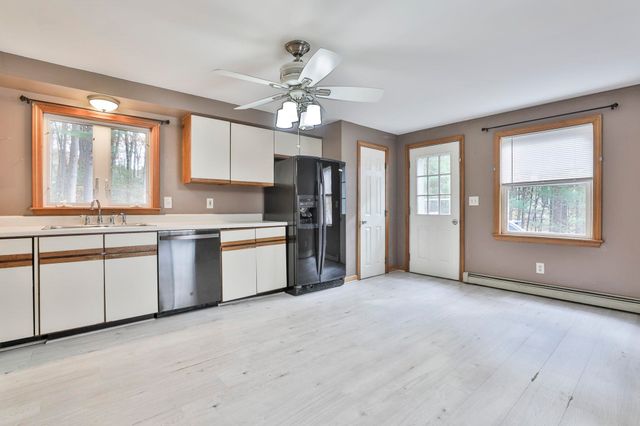 16 Evergreen Drive, Hudson, NH 03051