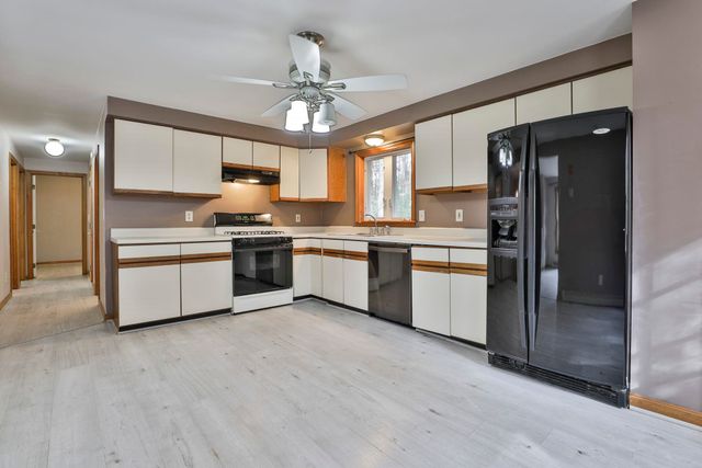 16 Evergreen Drive, Hudson, NH 03051