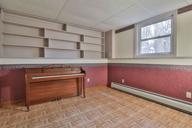 16 Evergreen Drive, Hudson, NH 03051