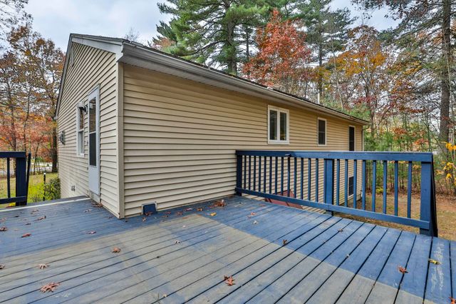 16 Evergreen Drive, Hudson, NH 03051