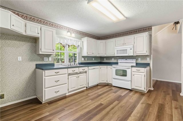27 Cambria Drive, Bella Vista, AR 72715