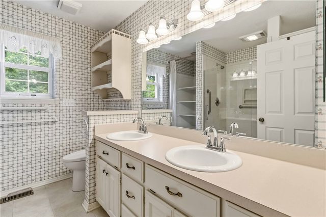 27 Cambria Drive, Bella Vista, AR 72715