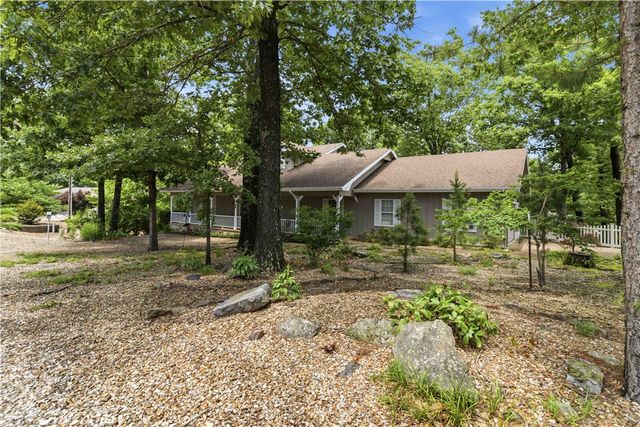 27 Cambria Drive, Bella Vista, AR 72715
