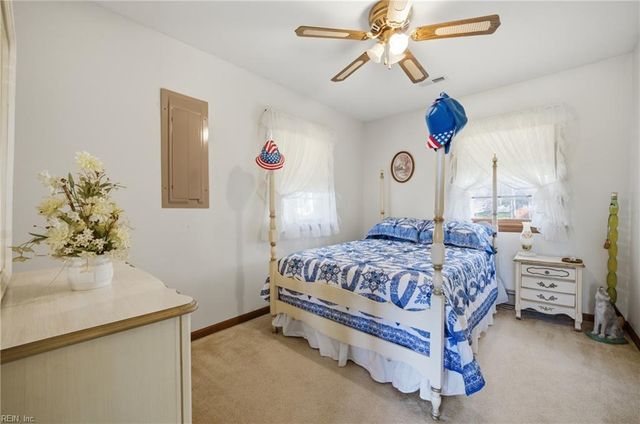 621 Shore DR, Hartfield, VA 23071