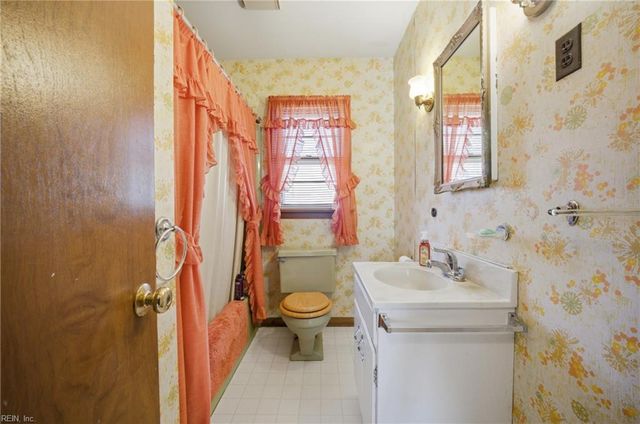 621 Shore DR, Hartfield, VA 23071