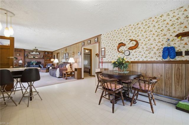 621 Shore DR, Hartfield, VA 23071