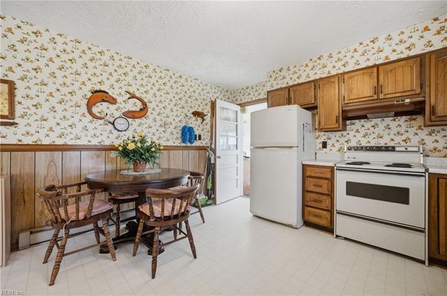 621 Shore DR, Hartfield, VA 23071