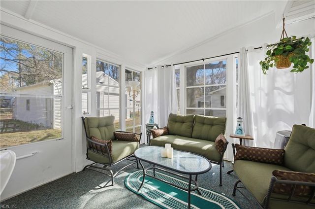 621 Shore DR, Hartfield, VA 23071