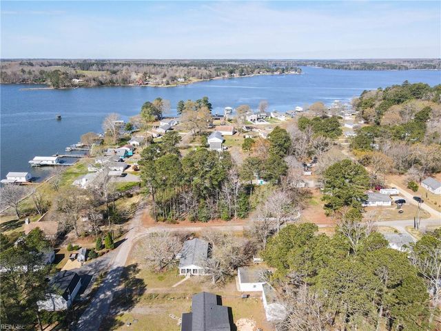 621 Shore DR, Hartfield, VA 23071