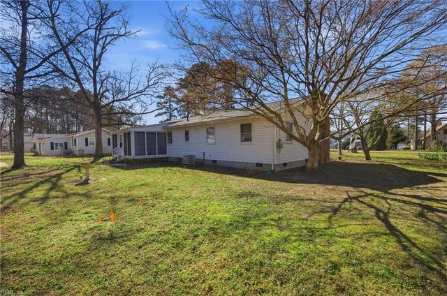 621 Shore DR, Hartfield, VA 23071