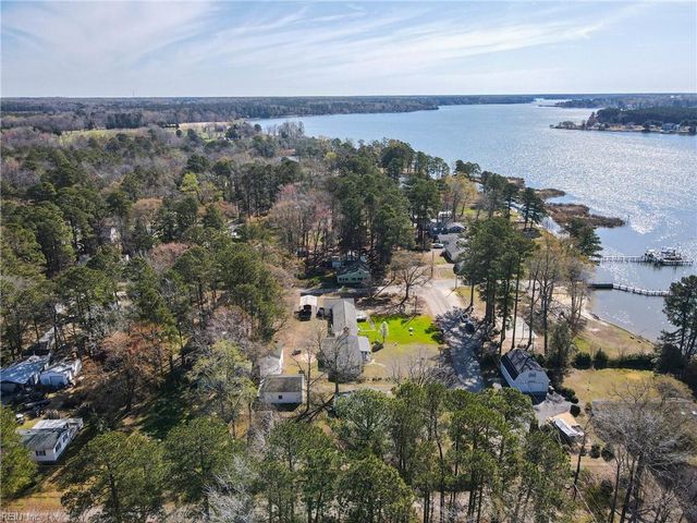 621 Shore DR, Hartfield, VA 23071