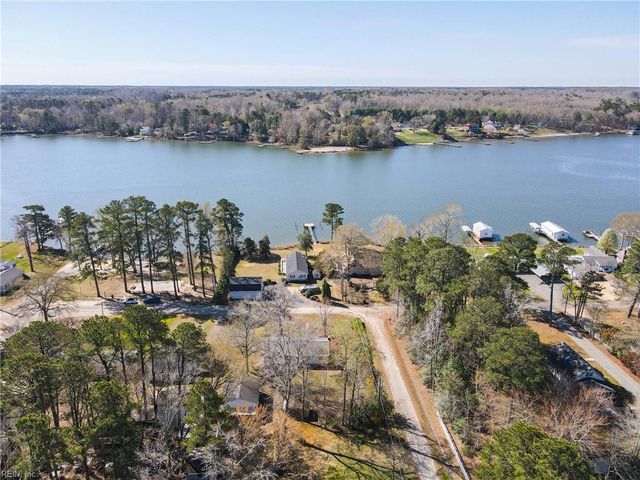 621 Shore DR, Hartfield, VA 23071