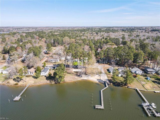 621 Shore DR, Hartfield, VA 23071