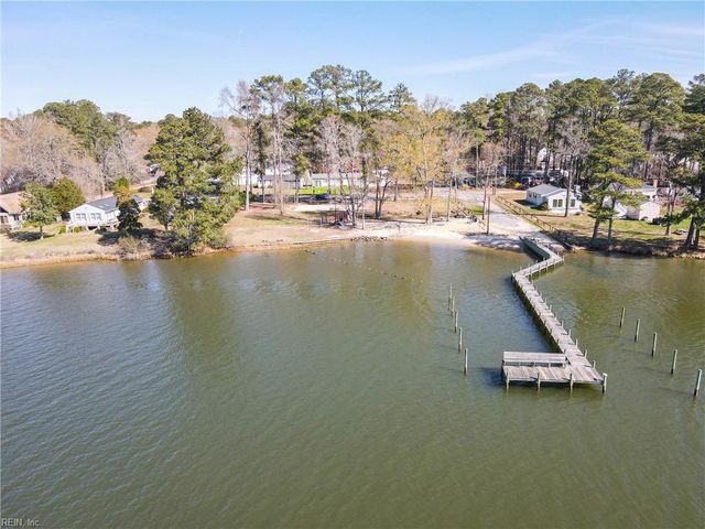 621 Shore DR, Hartfield, VA 23071
