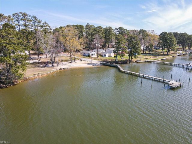 621 Shore DR, Hartfield, VA 23071