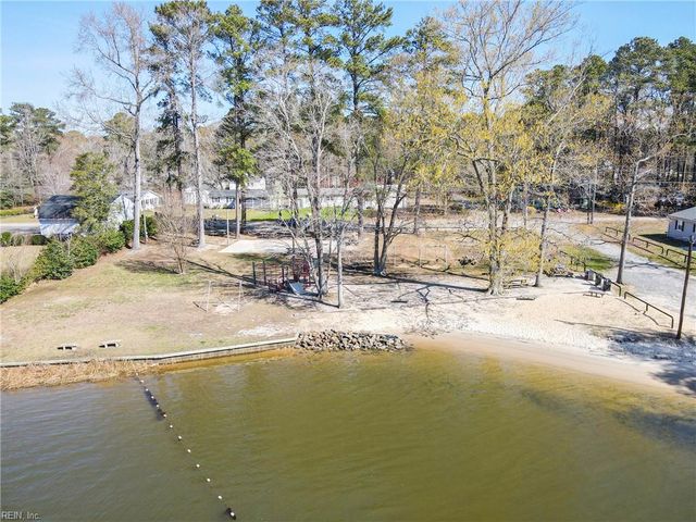 621 Shore DR, Hartfield, VA 23071