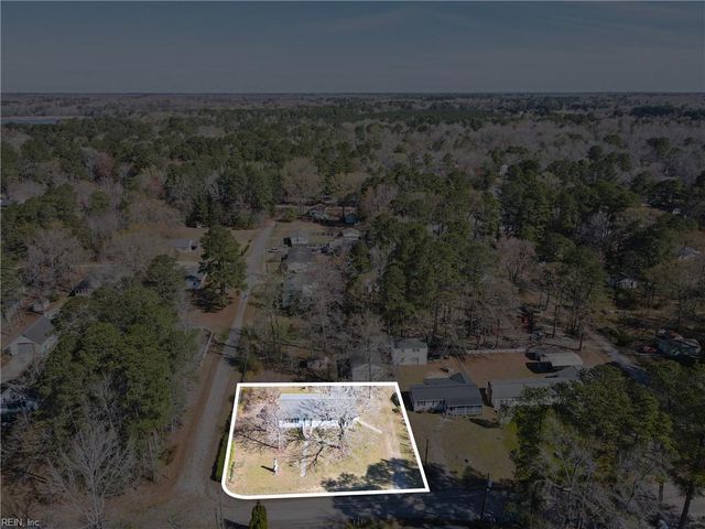 621 Shore DR, Hartfield, VA 23071