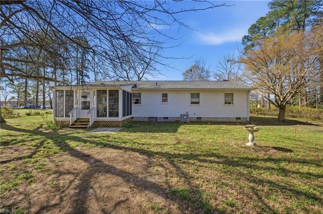 621 Shore DR, Hartfield, VA 23071