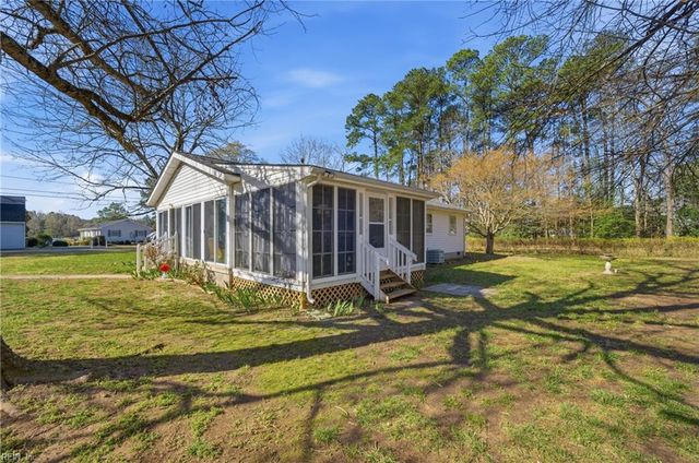 621 Shore DR, Hartfield, VA 23071