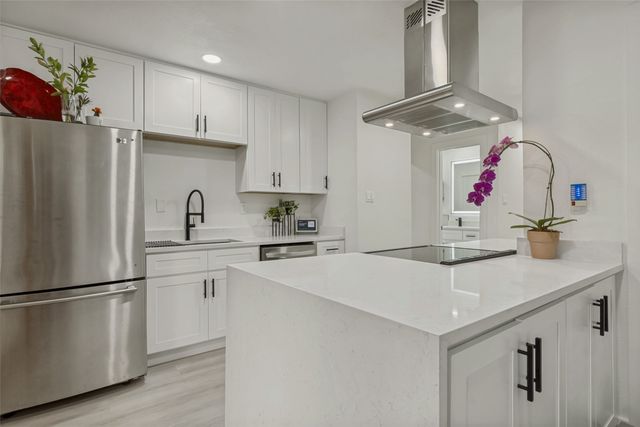 10635 Stone Canyon Road 19, Dallas, TX 75230