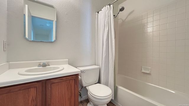 35 CASWELL CIR, San Antonio, TX 78240