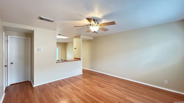 35 CASWELL CIR, San Antonio, TX 78240