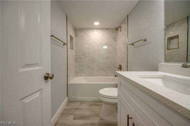 16881 Davis RD 116, Fort Myers, FL 33908