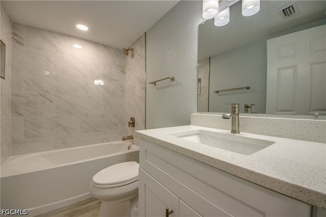 16881 Davis RD 116, Fort Myers, FL 33908