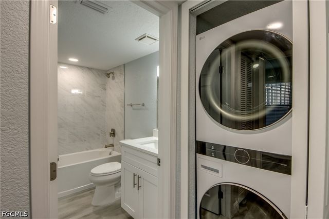 16881 Davis RD 116, Fort Myers, FL 33908