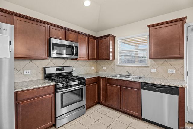 2525 LONESOME CREEK TRL, New Braunfels, TX 78130