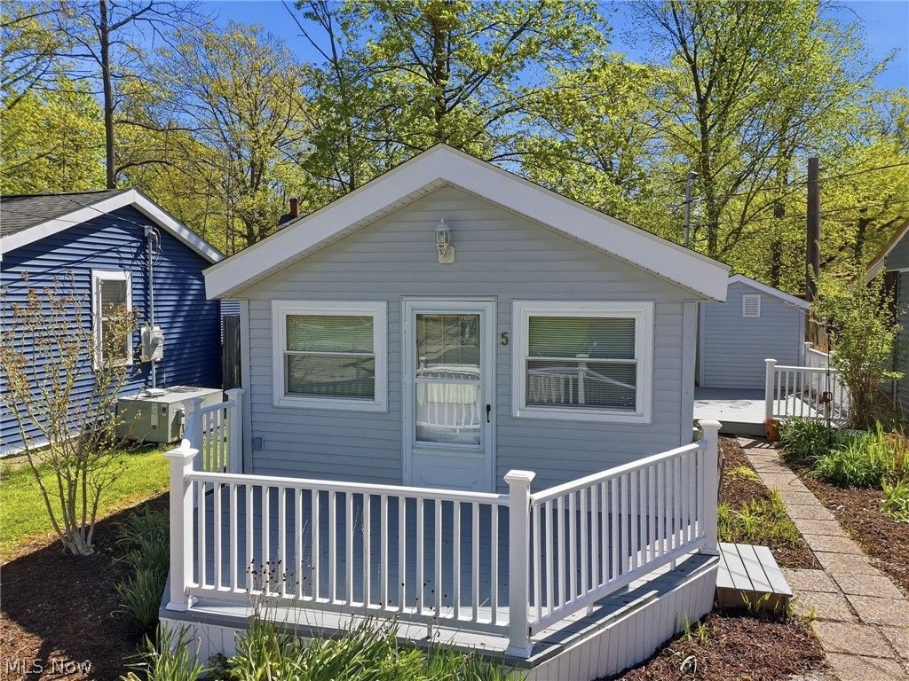 5825 Lake Road, Ashtabula, OH 44004