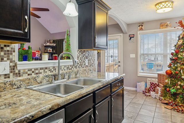 1228 Morstead Dr, Clarksville, TN 37042