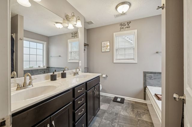 1228 Morstead Dr, Clarksville, TN 37042