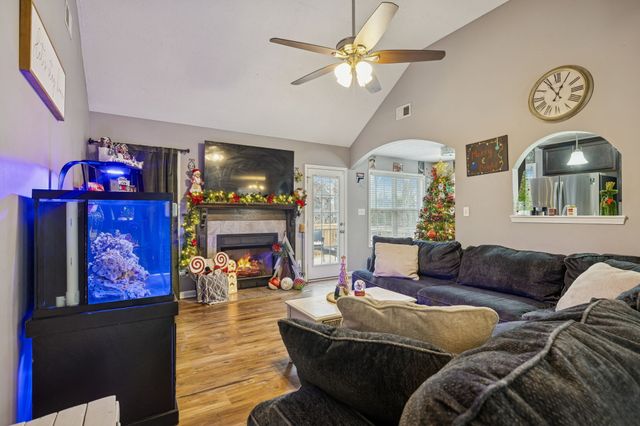 1228 Morstead Dr, Clarksville, TN 37042