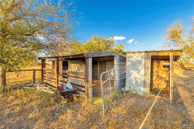 645 Old Luling Road, Lockhart, TX 78644