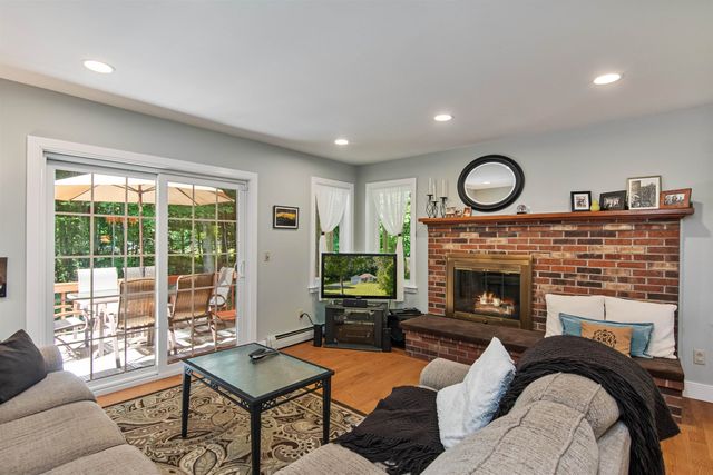 18 Lang Drive, Essex Junction, VT 05451
