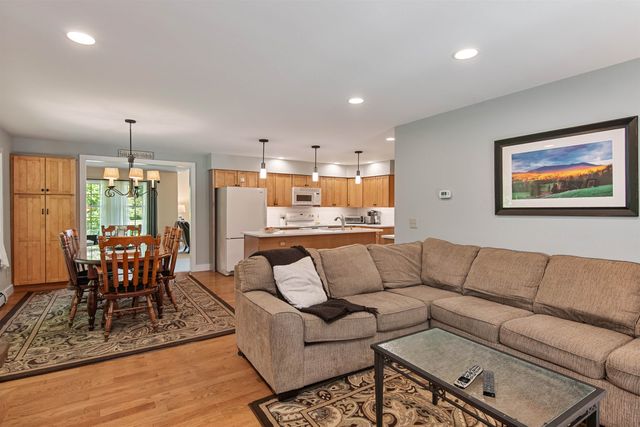 18 Lang Drive, Essex Junction, VT 05451