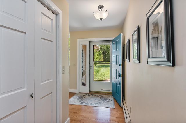 18 Lang Drive, Essex Junction, VT 05451