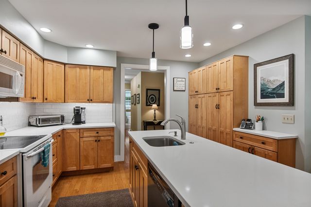 18 Lang Drive, Essex Junction, VT 05451