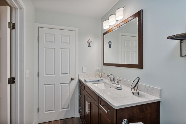 18 Lang Drive, Essex Junction, VT 05451