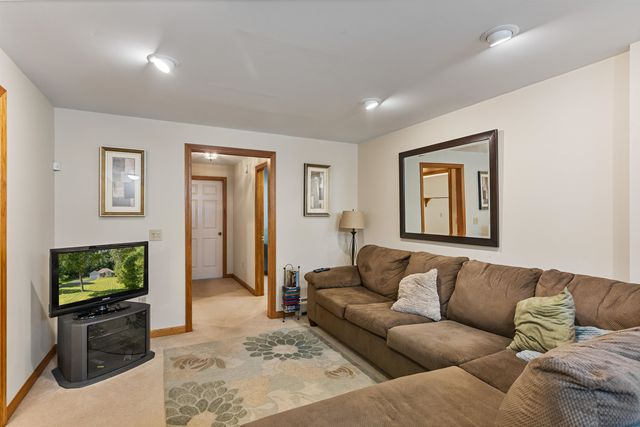 18 Lang Drive, Essex Junction, VT 05451